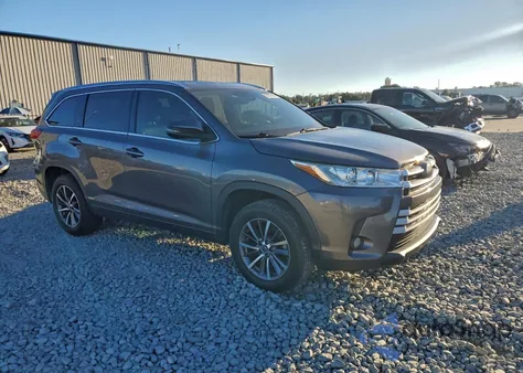 2017 Toyota Highlander Se z USA, uszkodzony, nr VIN 5TDKZRFH9HS524224